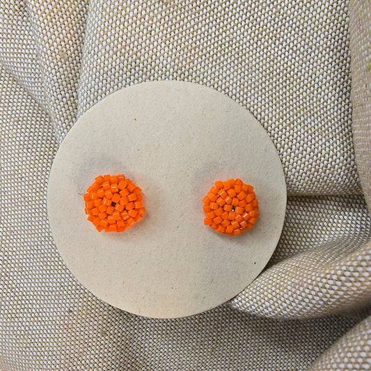 Round studs