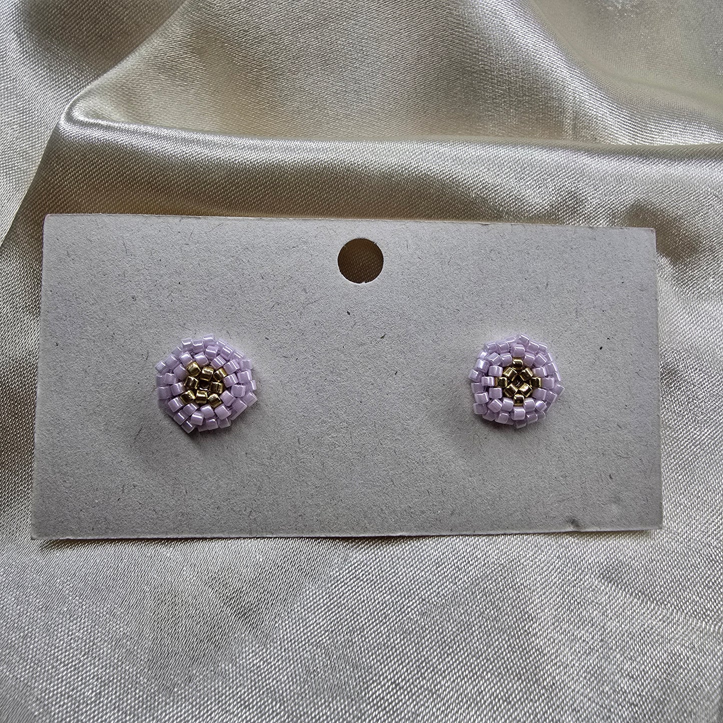 Round studs