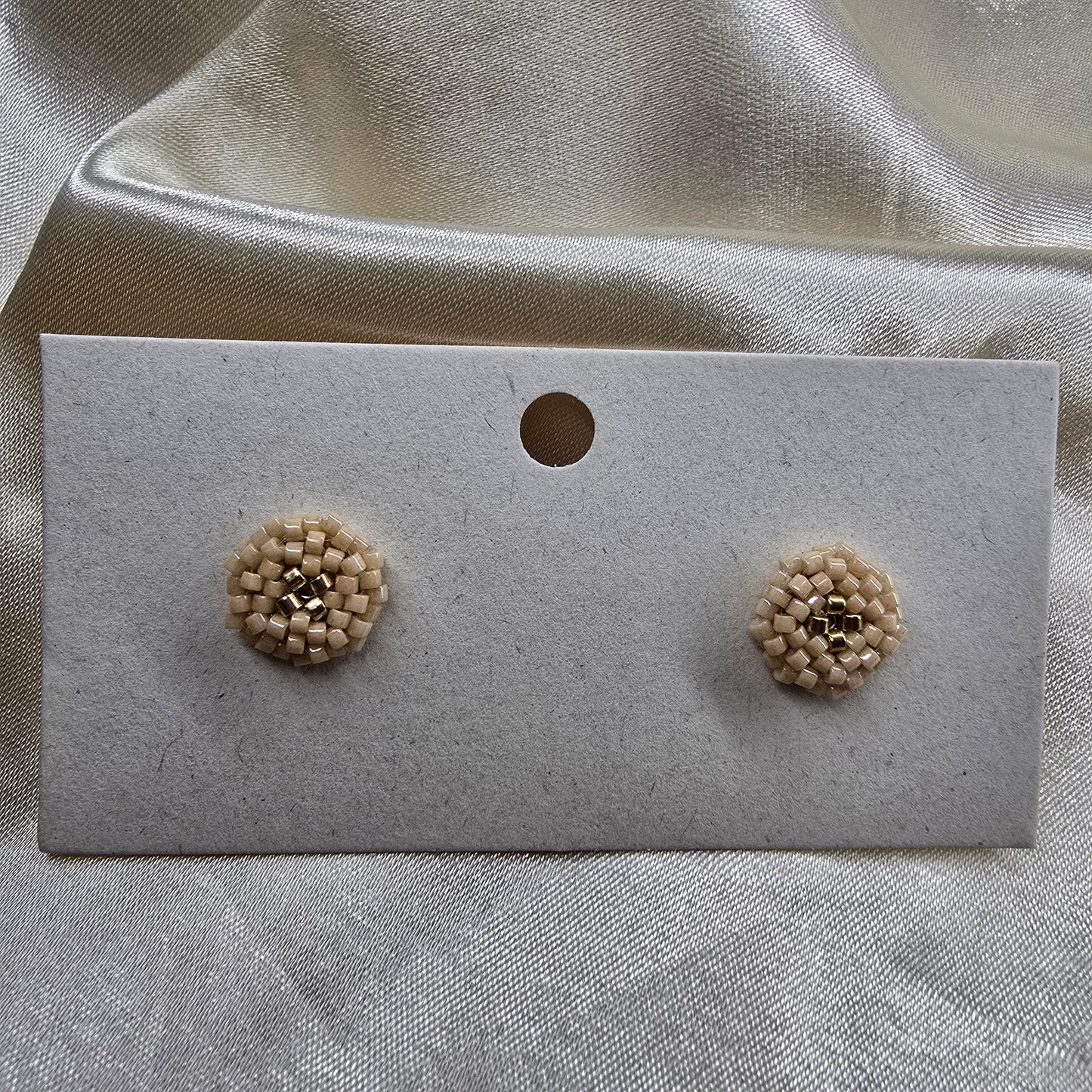 Round studs